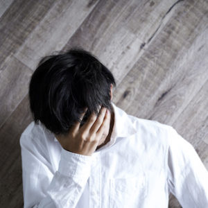 悩む・男性 悩む・男性